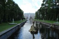Дворец Петергофа со стороны канала
