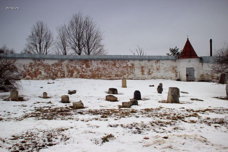Некрополь монастыря