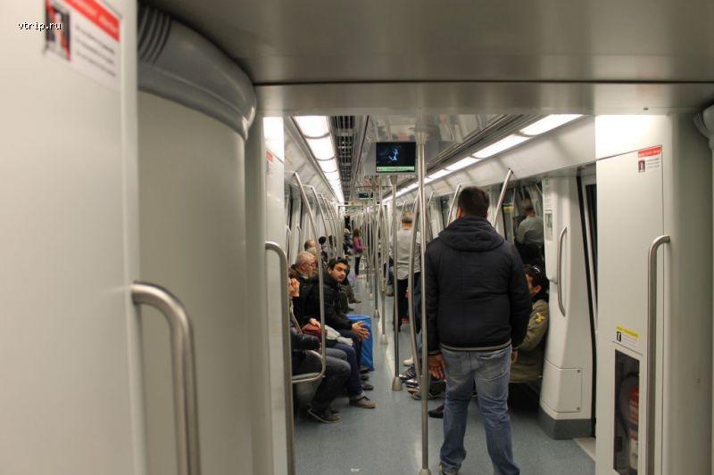 Сквозной проход в поездах метро