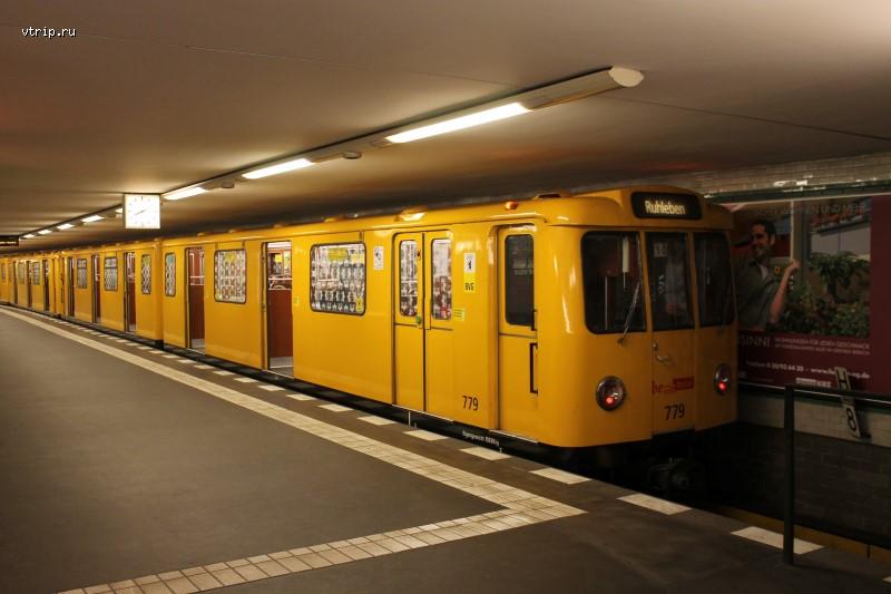 Поезд метро в Берлине