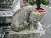Статуя кота