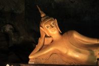 Лежащий Будда в пещере