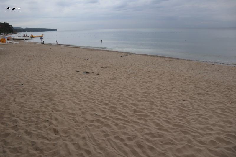 Пляж «Золотой берег» в пасмурную погоду