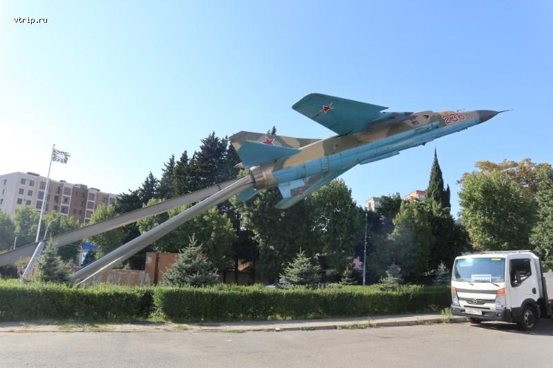 Самолёт МиГ в Лазаревском