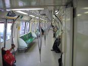 Внутри поезда метро