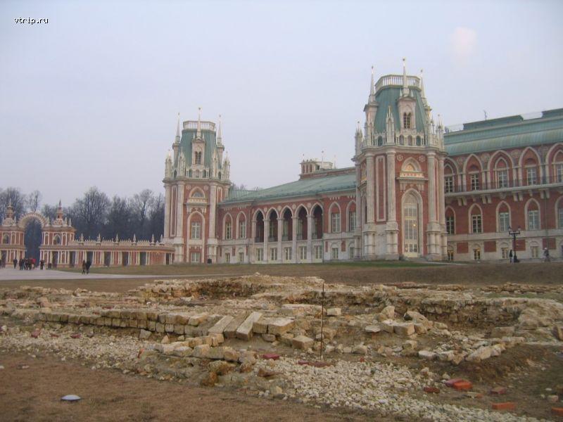 Развалины Большого кавалерского корпуса