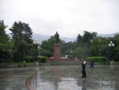 Памятник Ленину на набережной