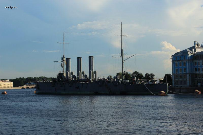 Крейсер «Аврора» на Набережной