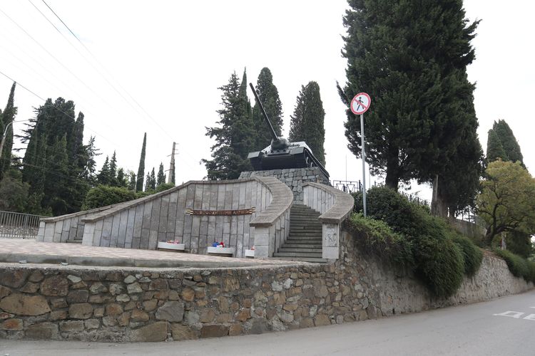 Памятник «СУ-100» освободителям Алушты