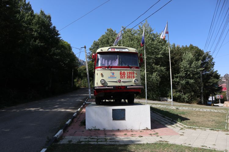 Троллейбус-памятник Škoda 9Tr на Ангарском перевале