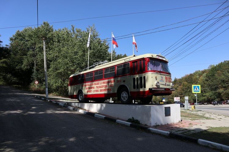 Троллейбус-памятник Škoda 9Tr на Ангарском перевале