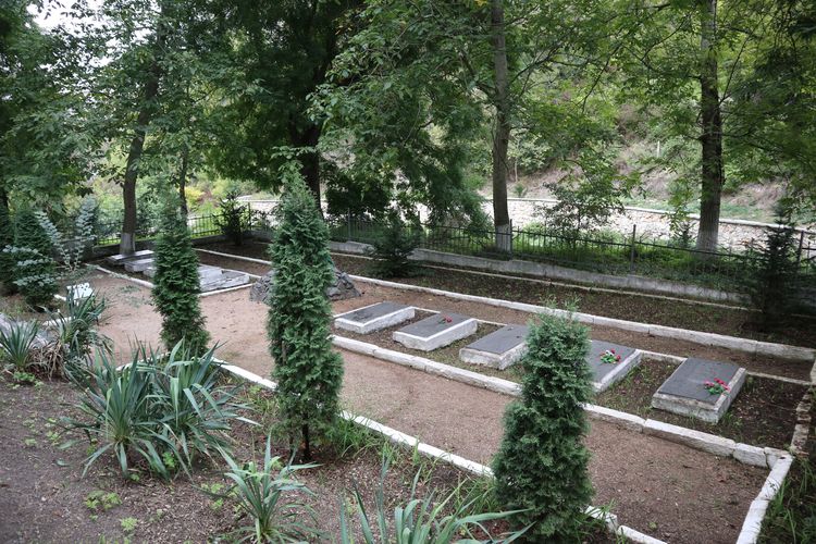 Братское кладбище советских воинов в Бахчисарае