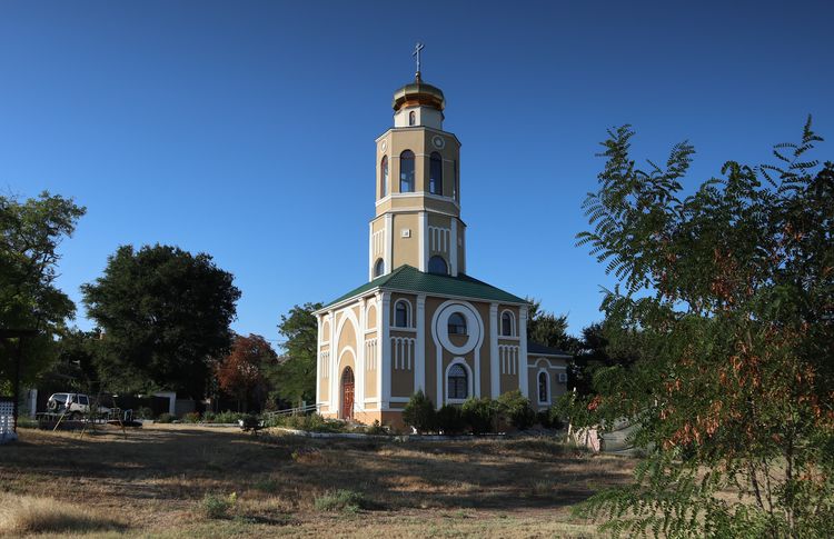 Церковь Троицы Живоначальной в селе Береговое