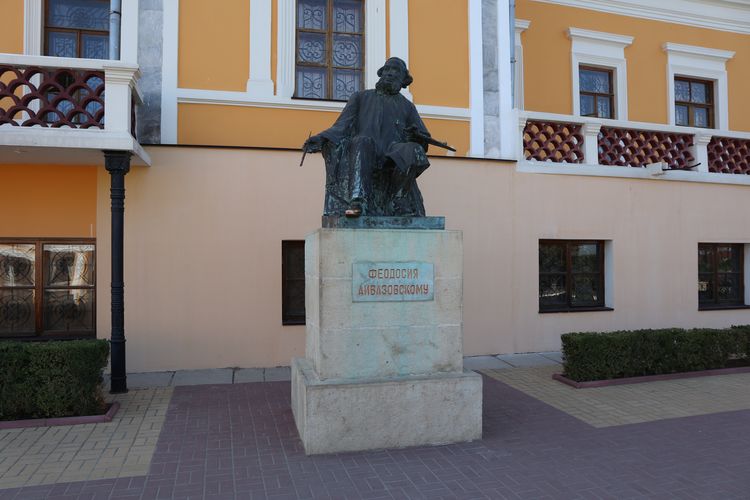 Памятник Айвазовскому в Феодосии