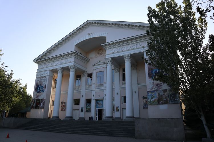 Кинотеатр Крым в Феодосии