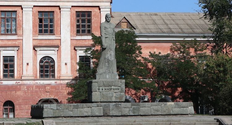 Памятник И.А. Назукину в Феодосии