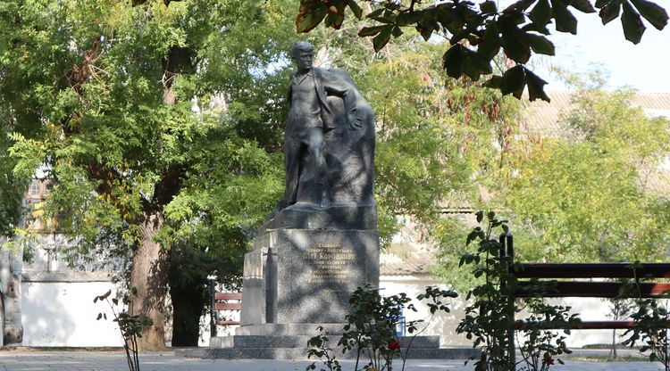 Памятник Вите Коробкову в Феодосии