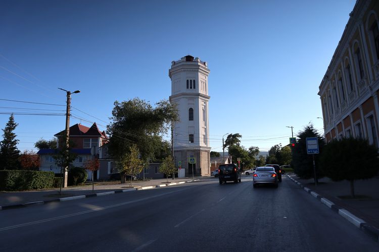 Водонапорная башня «Белый бассейн» в Феодосии
