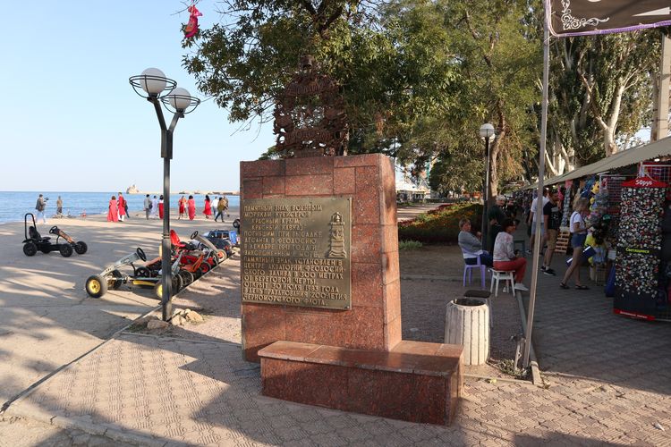 Памятник Защитникам Феодосии