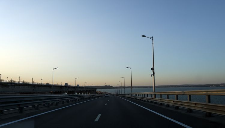 Съезд с моста со стороны Керчи