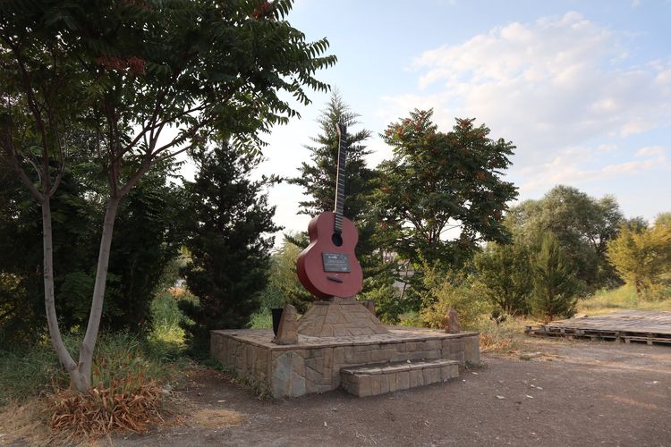 Памятник рок-группе «Кино» в Морском
