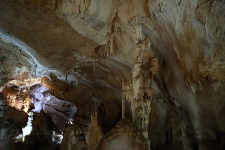 Карстовая пещера в Крыму