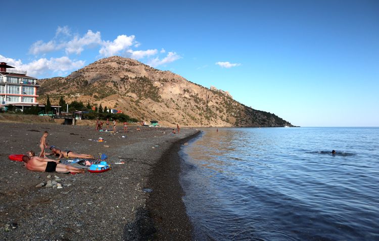 Пляж в Весёлом в Крыму