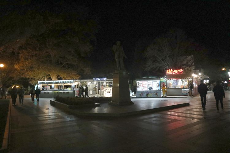 Памятник Н. П. Краснову в Ялте