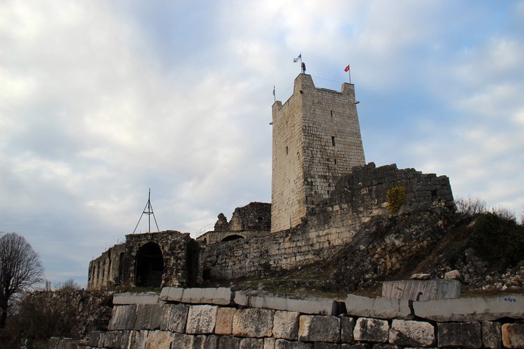 Анакопийская крепость на горе