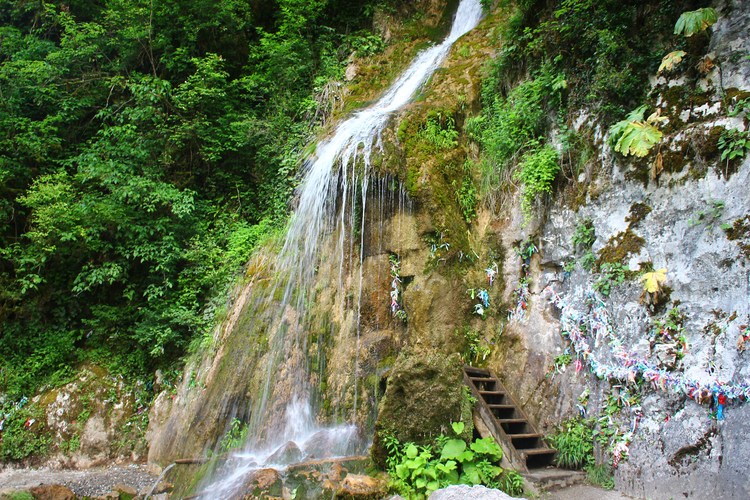 Водопад «Мужские слезы» в Абхазии