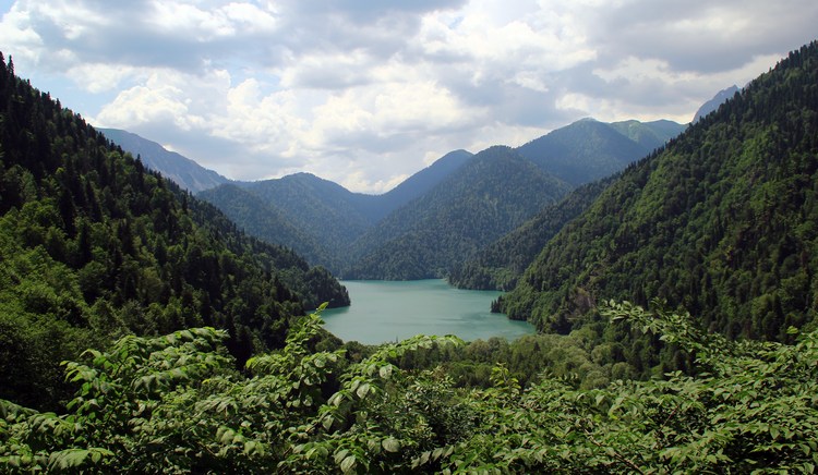 Озеро Рица в Абхазии