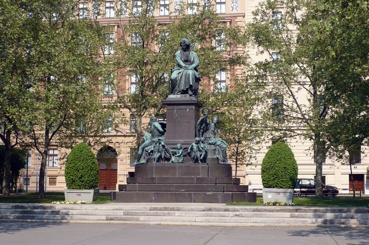 Памятник Бетховену в Вене