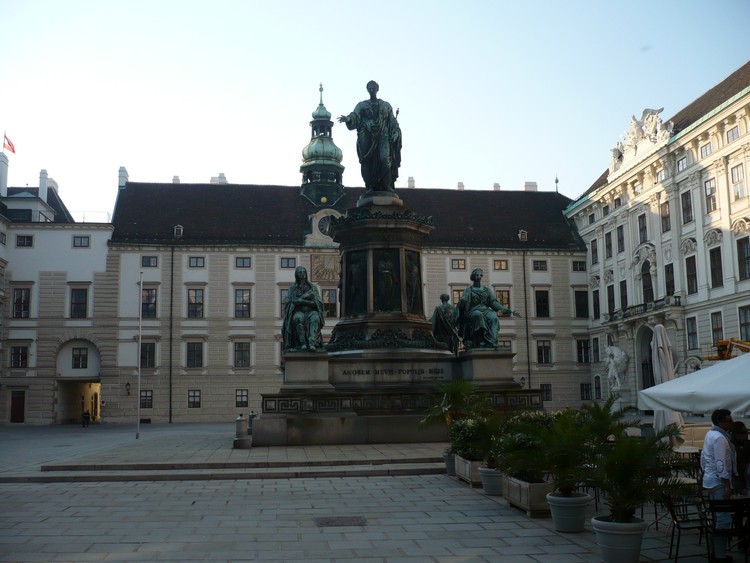 Площадь Ин-дер-Бург в Вене