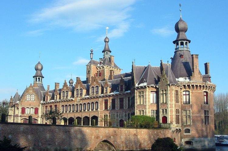 Замок Ван-Ойдонк в Бельгии