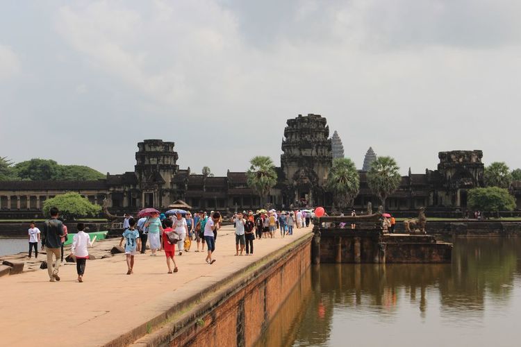Туристы в Ангкор Вате