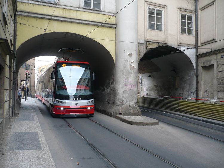 Трамвай Škoda 15T в Праге