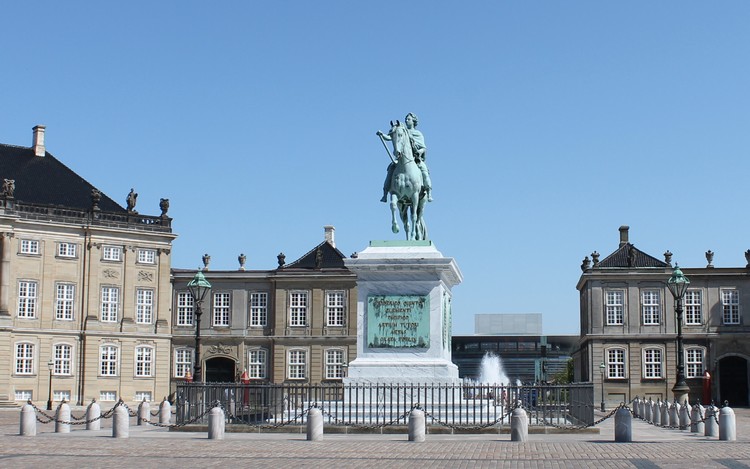 Памятник Фредерику V в Амалиенборге