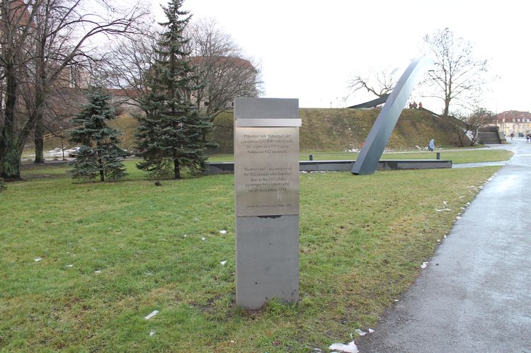 Памятник «Прерванная линия»