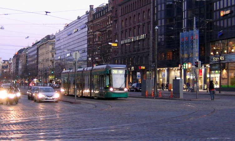 Трамвай на улицах Хельсинки
