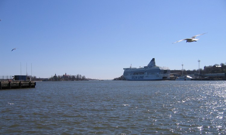 Паром Silja Line в порту Хельсинки