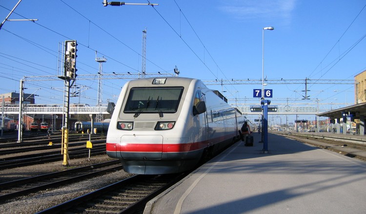 Поезд Хельсинки - Турку на вокзале