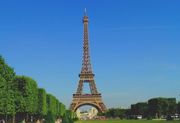 Главная достопримечательность Парижа - Эйфелева башня