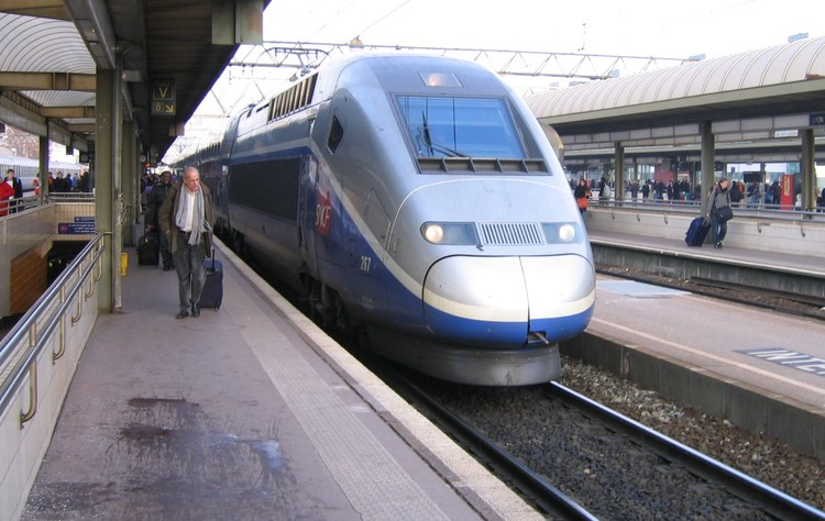 Поезд TGV в Париже