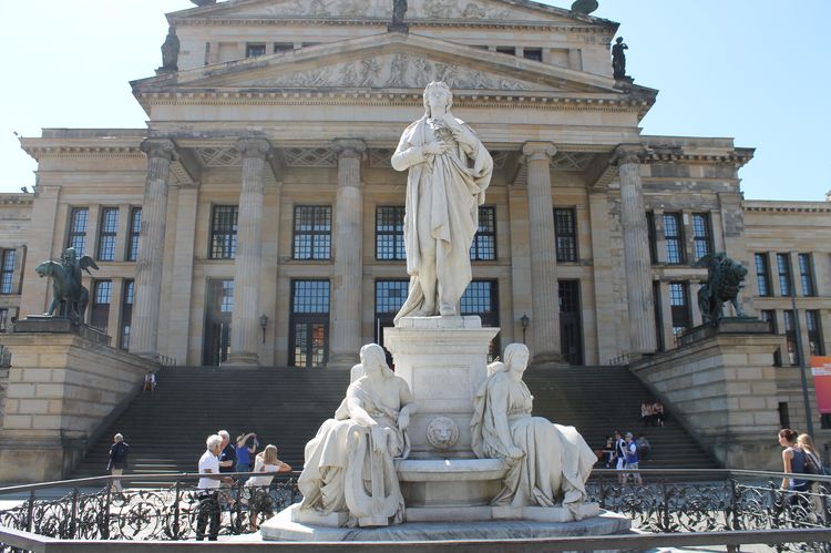 Памятник Шиллеру в Берлине