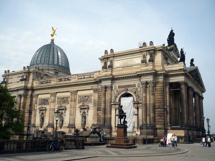 Академия искусств в Дрездене