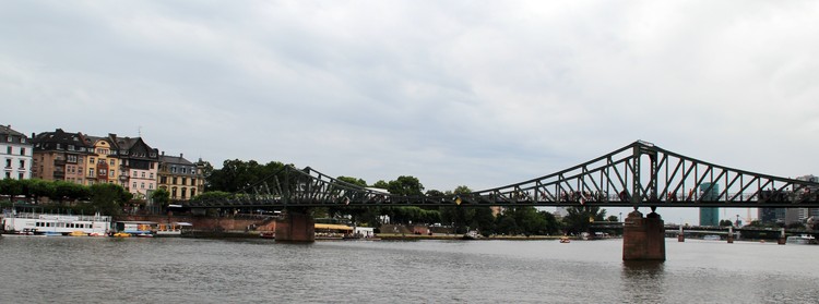 Мост Айзернер-Штег во Франкфурте