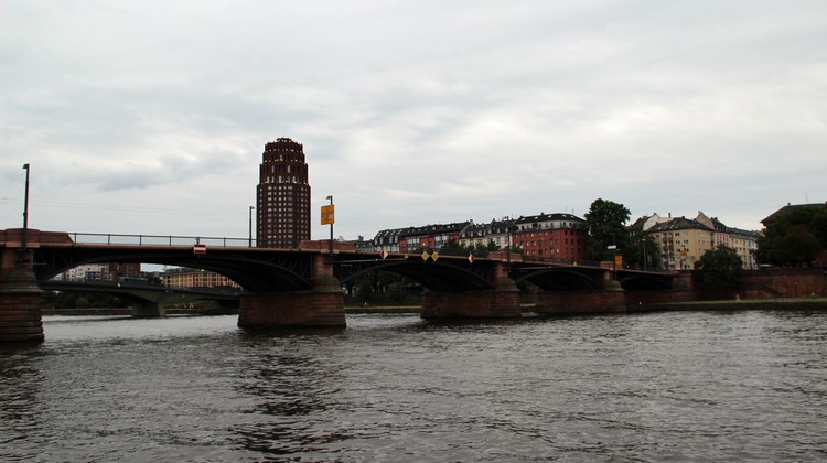 Мост Игнац Бубис во Франкфурте