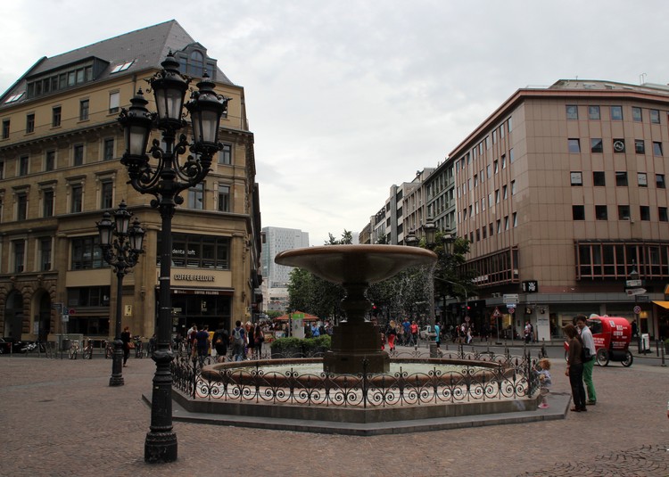 Площадь Кайзерплац во Франкфурте