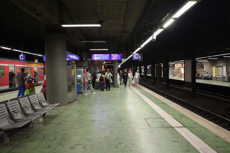 Станция S-bahn во Франкфурте