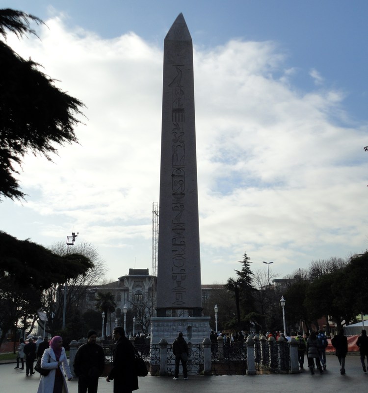Египетский обелиск в Стамбуле